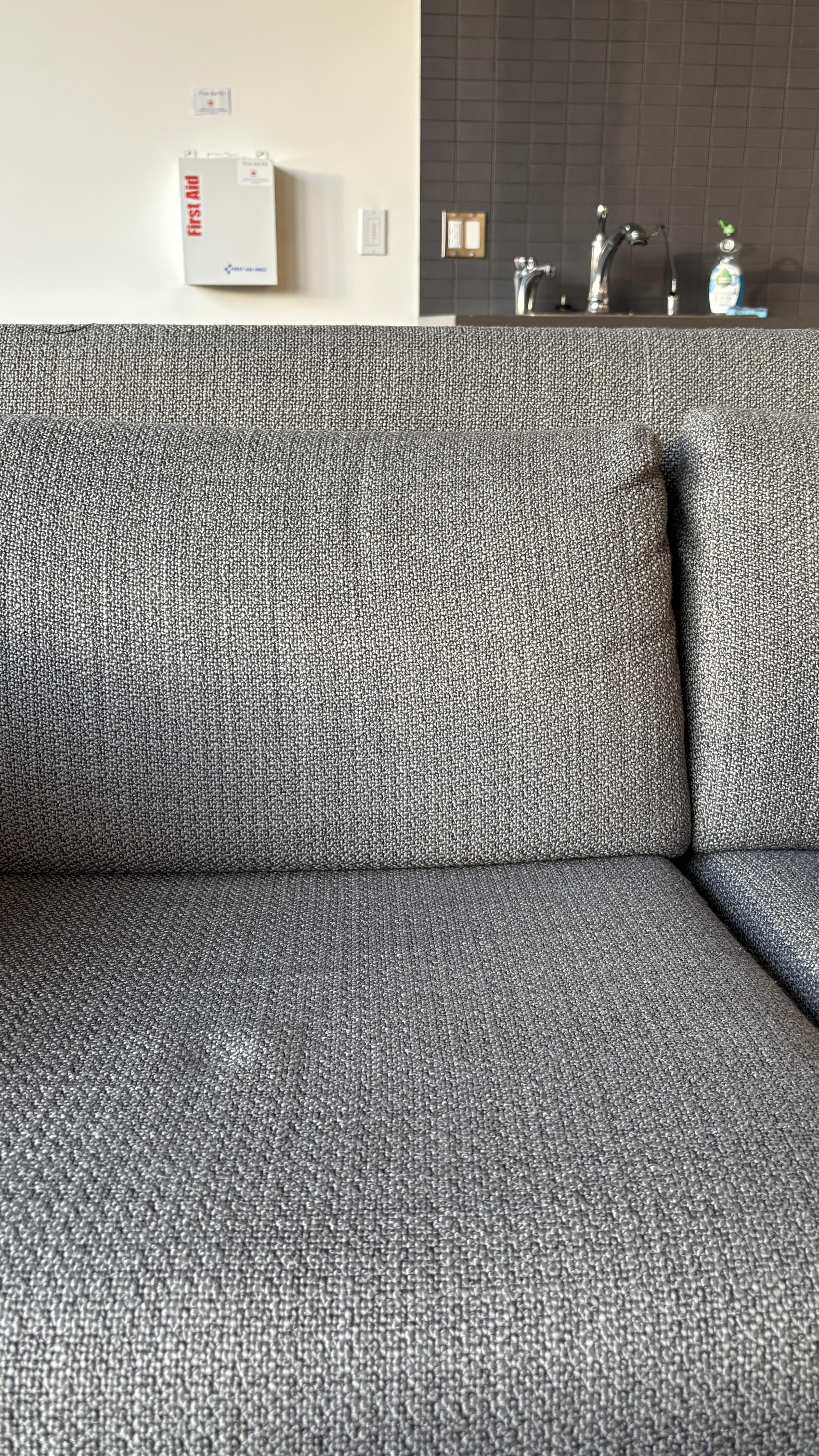 Thumbnail couch01